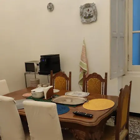 Hostello Genovese אכסניה