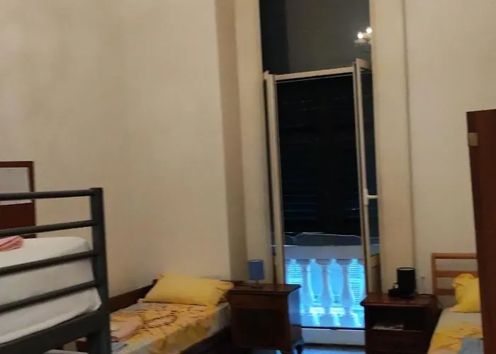 אכסניה Hostello Genovese