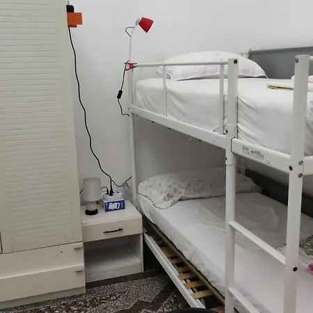 Hostello Genovese * Генуя