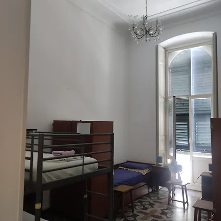 Hostello Genovese * Γένοβα